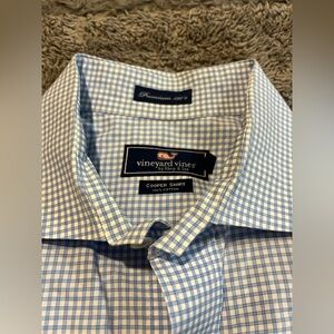 Like new! Vineyard vines Cooper shirt Size L 
Worn once and dry cleaned
